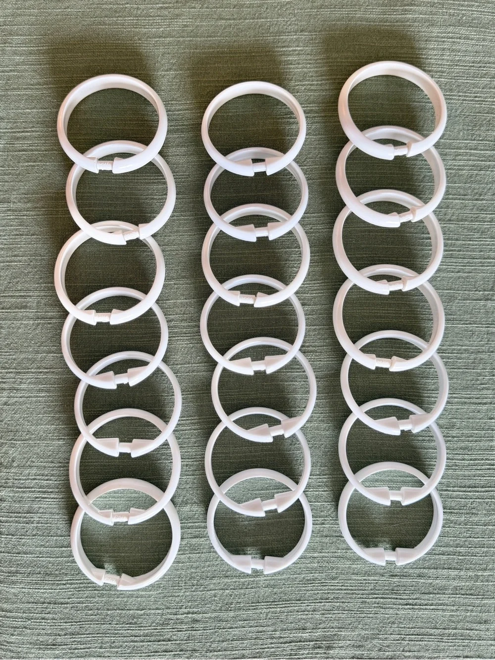 Healifty White Shower Curtain Hooks Rings Set of 21 Plastic Rust-Free